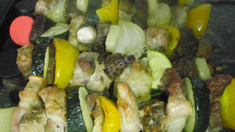 Szaszłyki z ananasem i wątróbką jelenia Szaszłyki z ananasem i wątróbką jelenia