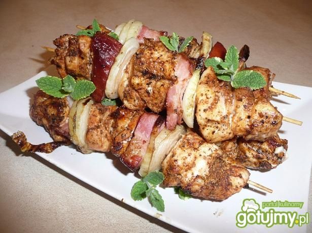 Szaszłyki z boczkiem i kurczakiem