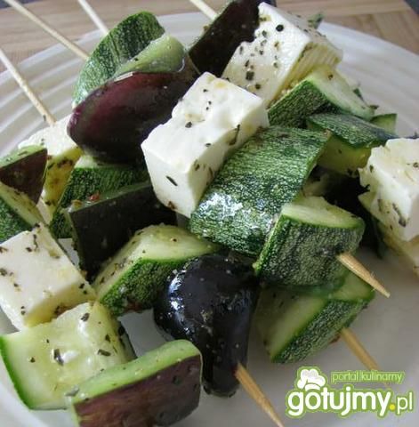 Szaszłyki z cukinii, fioletowej papryki 