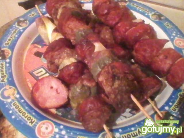 szaszłyki z kiełbasą szaszłyki z kiełbasą