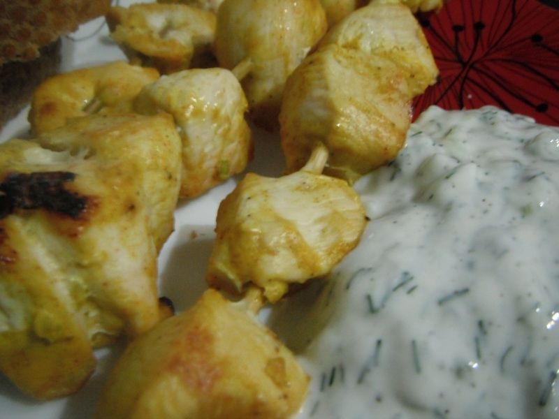 Szaszłyki z kurczaka z sosem jogurtowo - ogórkowym