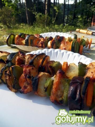 Szaszłyki z kurczakiem i warzywami. Szaszłyki z kurczakiem i warzywami.