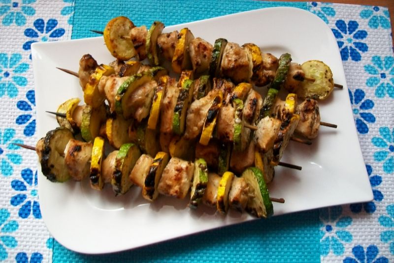 Szaszłyki z kurczakiem w marynacie jogurtowej