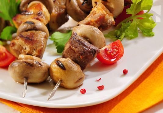 Szaszłyki z pieczarkami