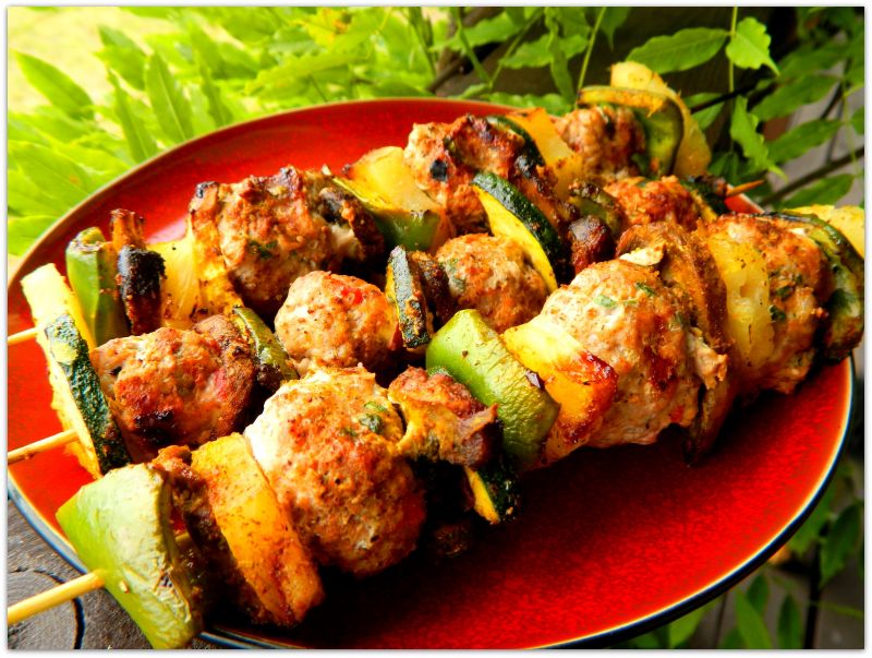 Szaszłyki z pulpecikami z mięsa mielonego Szaszłyki z pulpecikami z mięsa mielonego