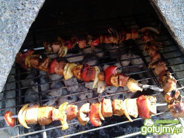 Szaszłyki z sopocką i warzywami Szaszłyki z sopocką i warzywami