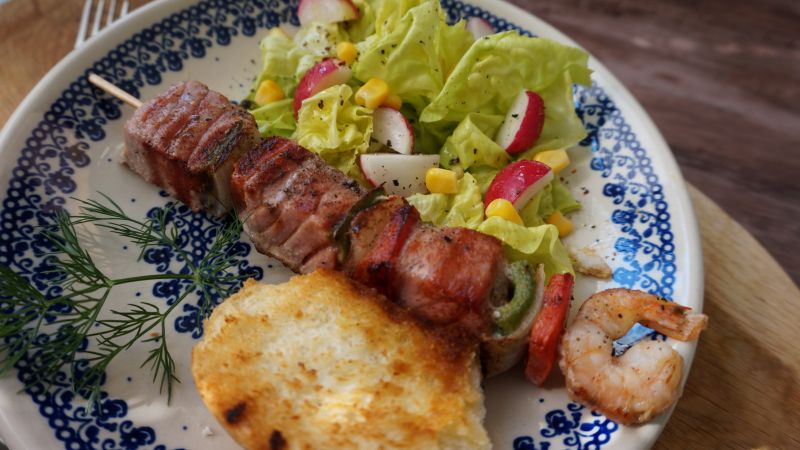 Szaszłyki z tuńczykiem i krewetkami