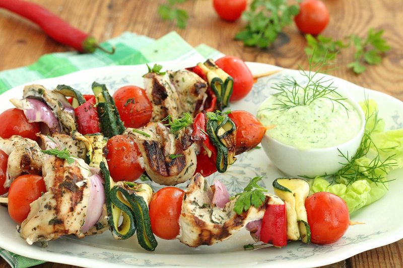 Szaszłyki z zielonym sosem