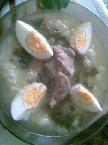 Szczawiowa z jajkiem na żeberku