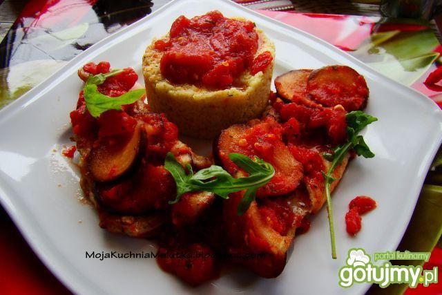 Szczupak zapiekany w pomidorach z kaszą  Szczupak zapiekany w pomidorach z kaszą