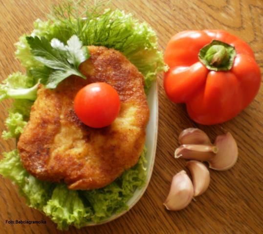 Sznycel drobiowy z masłem czosnkowym  Sznycel drobiowy z masłem czosnkowym