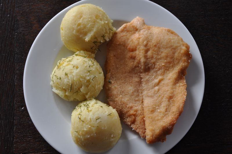 Sznycel z kurczaka z ziemniakami