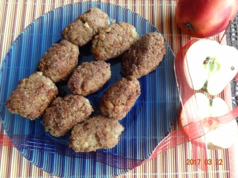 Sznycelki z jabłkiem i ziemniaczkiem Sznycelki z jabłkiem i ziemniaczkiem