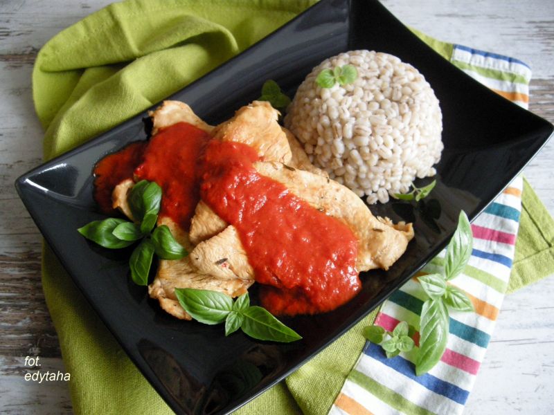 Sznycle indycze w paprykowym sosie  Sznycle indycze w paprykowym sosie