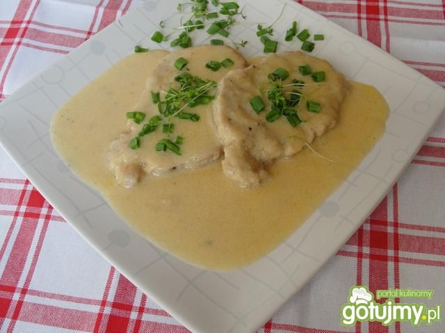 Sznycle schabowe w chrzanowym  sosie  Sznycle schabowe w chrzanowym  sosie