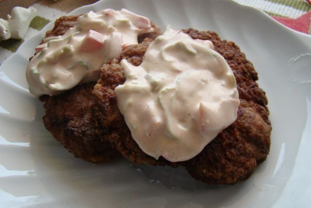 Sznycle z dipem paprykowym  Sznycle z dipem paprykowym