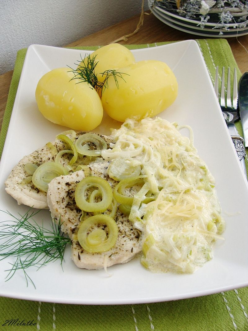 Sznycle z indyka w sosie serowo-porowym