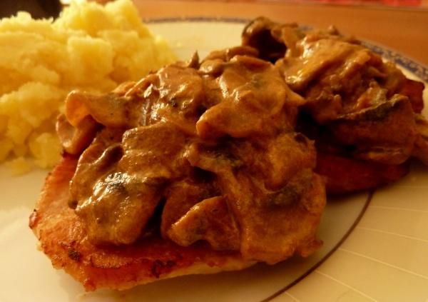 Sznycle z indyka z pieczarkami 