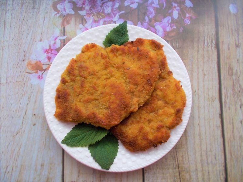 Sznycle z piersi indyka w panierce Sznycle z piersi indyka w panierce