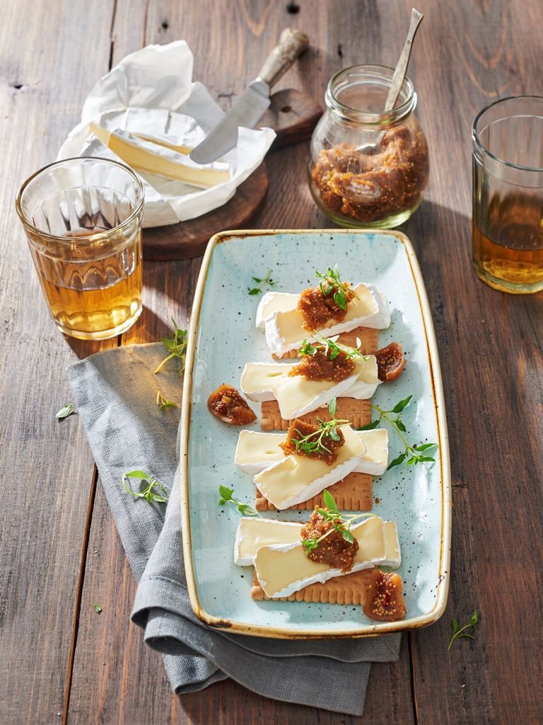 Sznytki z serem camembert i konfiturą figową Sznytki z serem camembert i konfiturą figową