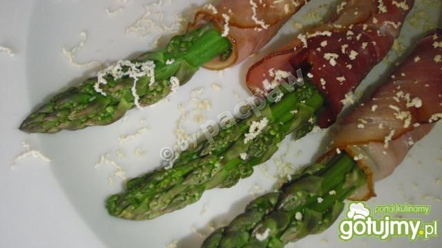 Szparagi grillowane w otulinie Szparagi grillowane w otulinie