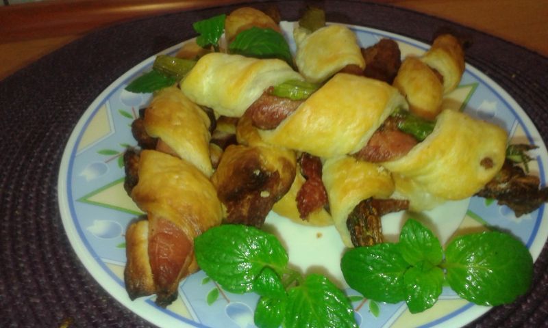 Szparagi i boczek w cieście francuskim Szparagi i boczek w cieście francuskim