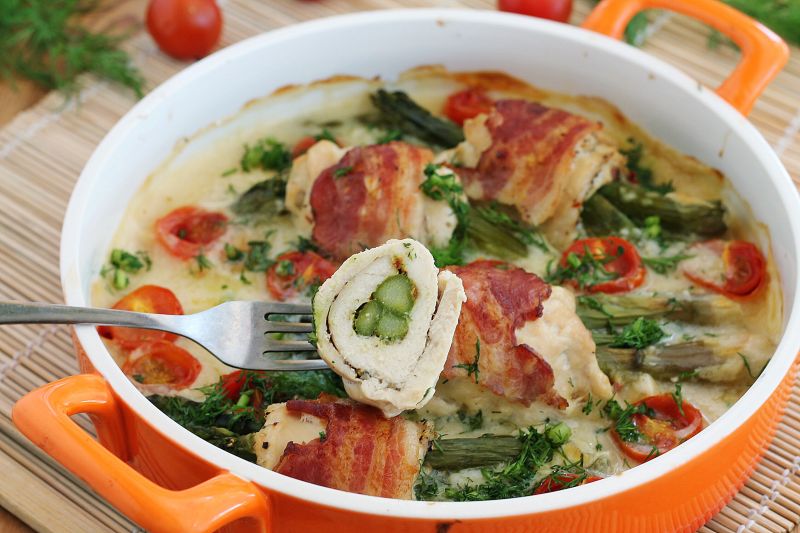 Szparagi pod beszamelem i kurczakiem Szparagi pod beszamelem i kurczakiem