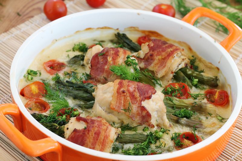 Szparagi pod beszamelem i kurczakiem Szparagi pod beszamelem i kurczakiem