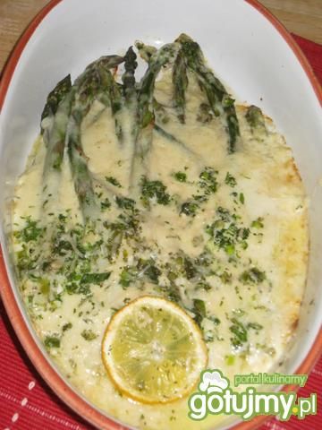 Szparagi pod beszamelowa  kolderka