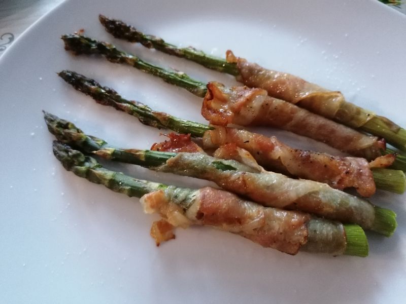 Szparagi w boczku