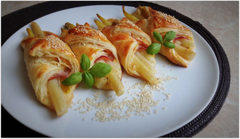 Szparagi w cieście francuskim Szparagi w cieście francuskim