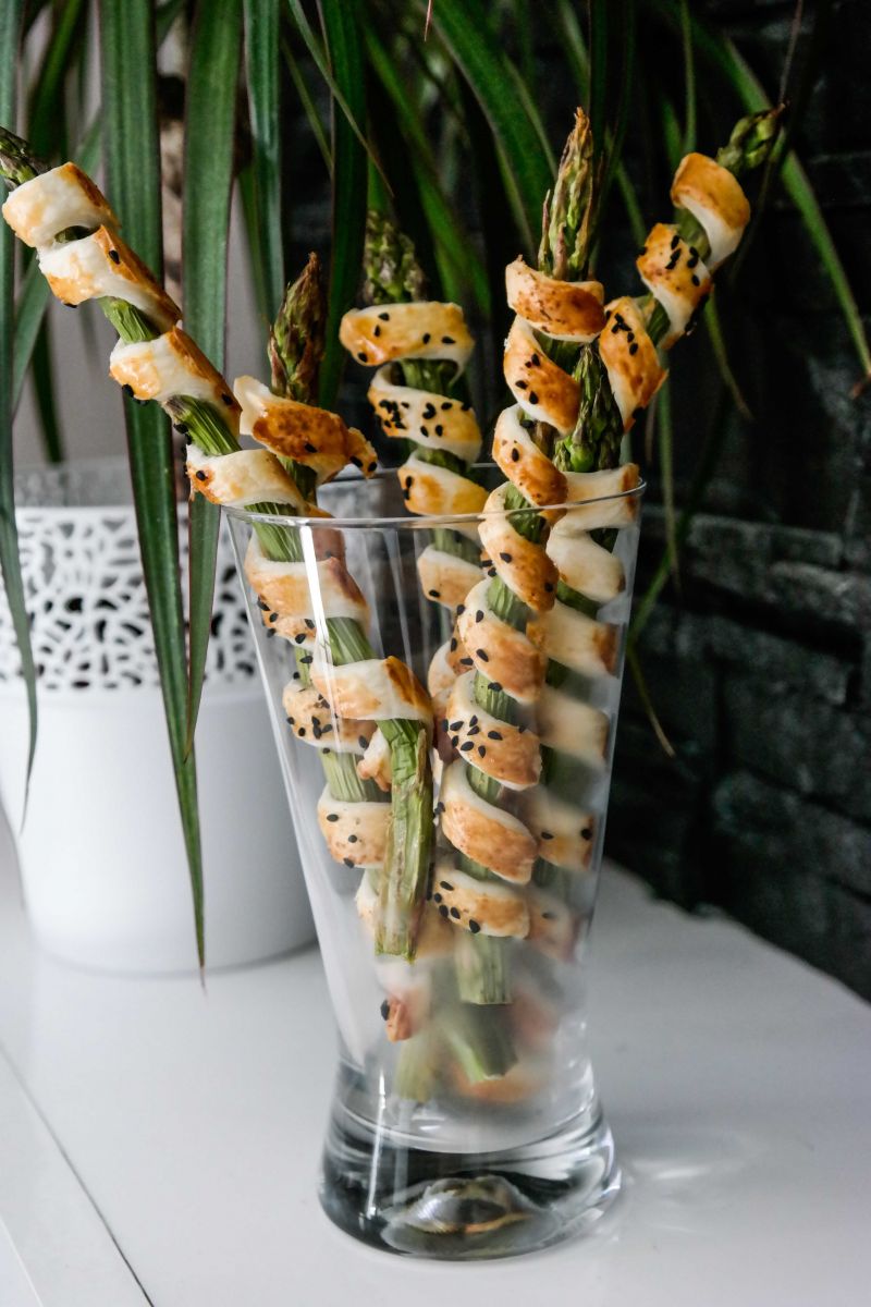 Szparagi w cieście francuskim