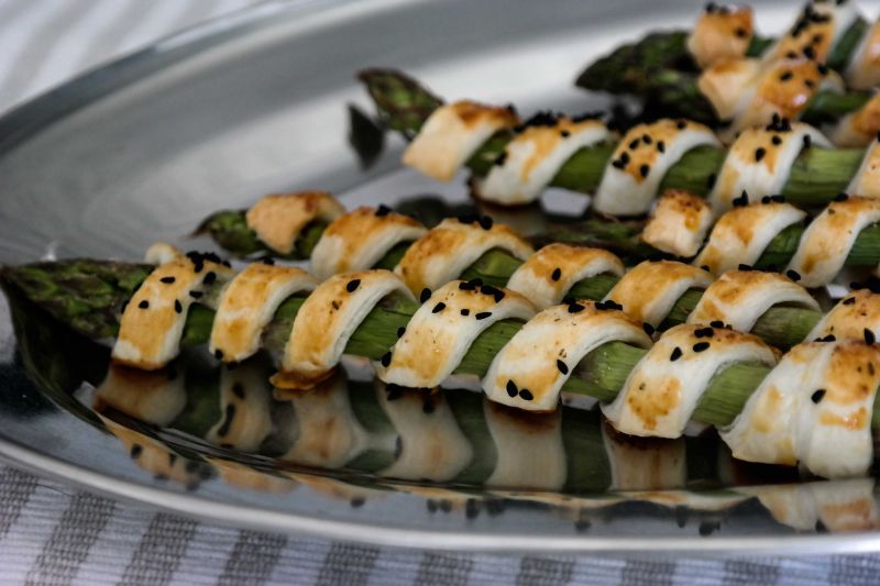 Szparagi w cieście francuskim