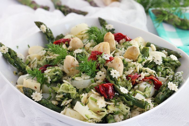 Szparagi w sałatce pod gwiazdami 