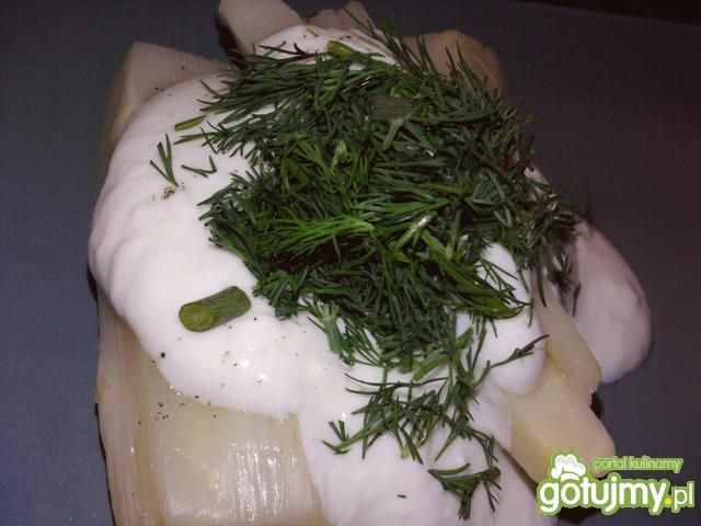 Szparagi w sosie jogurtowo - czosnkowym Szparagi w sosie jogurtowo - czosnkowym