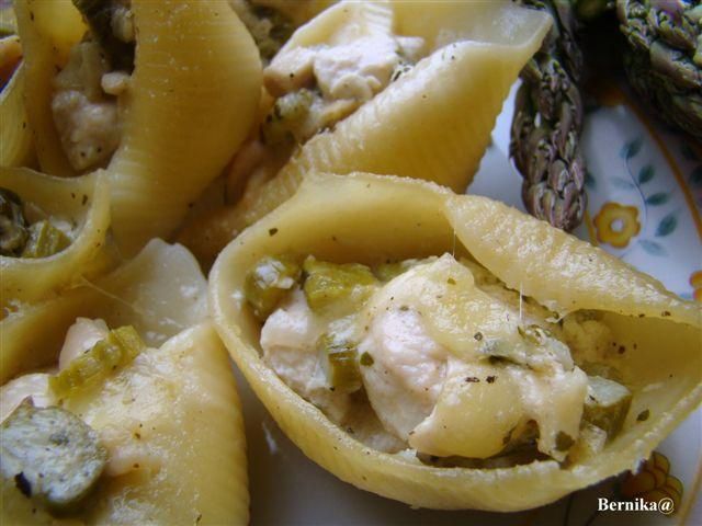 Szparagi z kurczakiem w muszlach