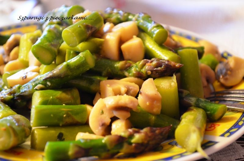 Szparagi z pieczarkami 