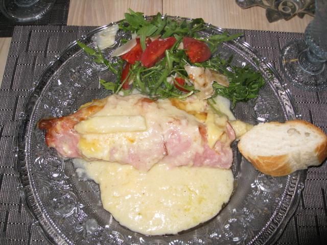 Szparagi z szynką w sosie beszamel Szparagi z szynką w sosie beszamel