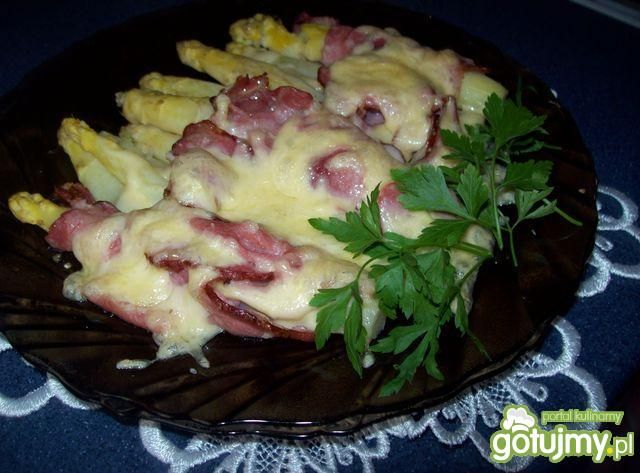 Szparagi zapiekane w bekonie Szparagi zapiekane w bekonie