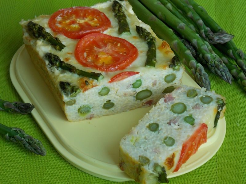 Szparagi zapiekane w ryżu z boczkiem Szparagi zapiekane w ryżu z boczkiem