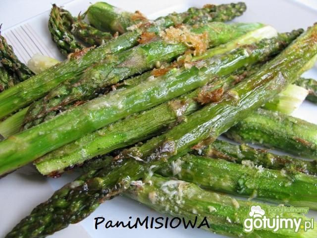 Szparagi zapiekane z parmezanem...