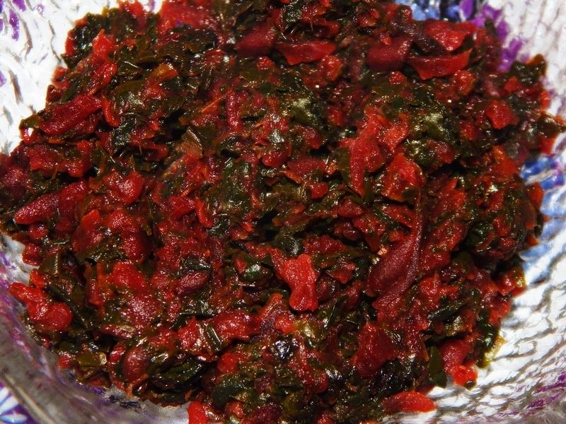 Szpinak duszony z burakami i marchewką