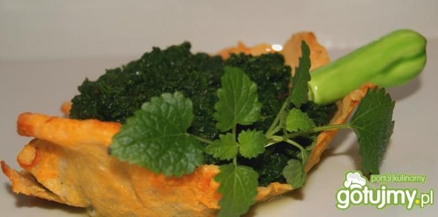 Szpinak w dziugasowym koszyczku Szpinak w dziugasowym koszyczku