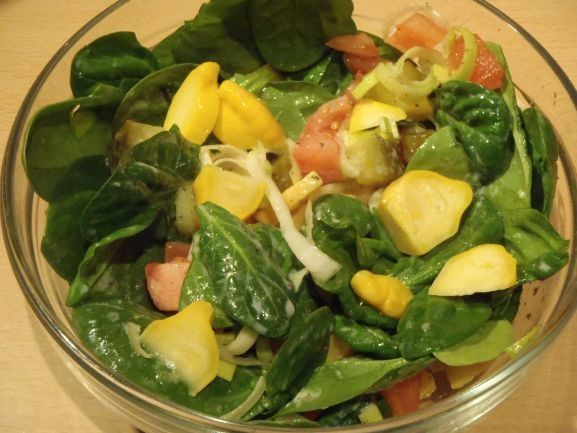 Szpinak z patisonem szybka sałatka Szpinak z patisonem szybka sałatka