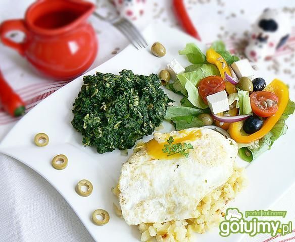 Szpinak z płatkami z jajem i sałatką
