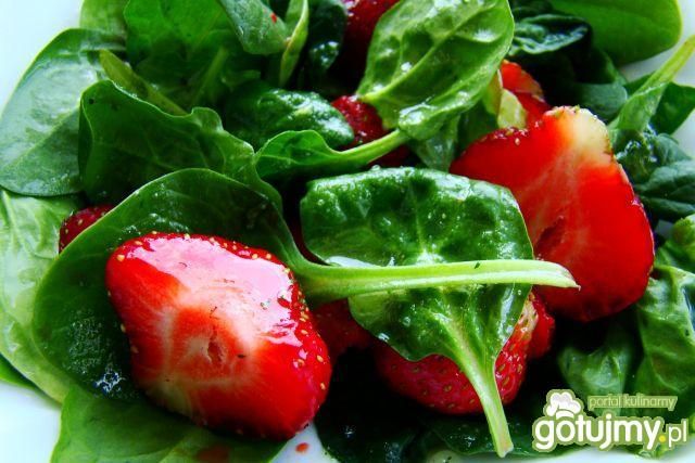 Szpinak z truskawkami