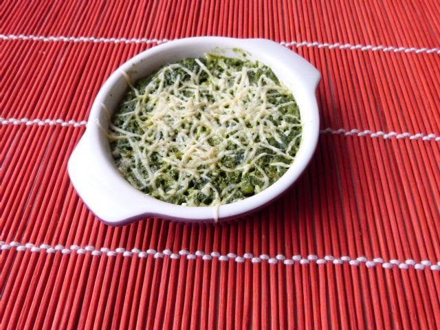 Szpinak zapiekany z żółtym serem