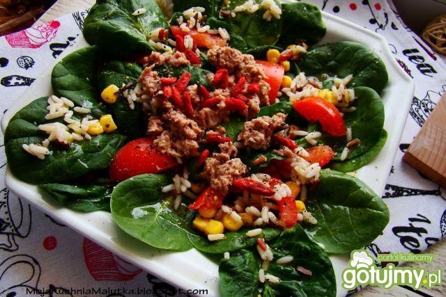 Szpinakowa sałatka z ryżem i tuńczykiem 