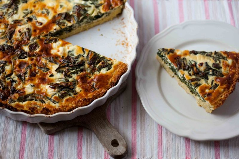 Szpinakowa tarta na spodzie z kaszy jaglanej