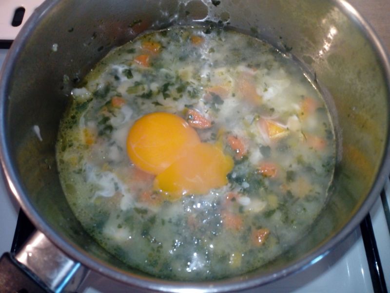Szpinakowa zupka z jajkiem dla dzieci